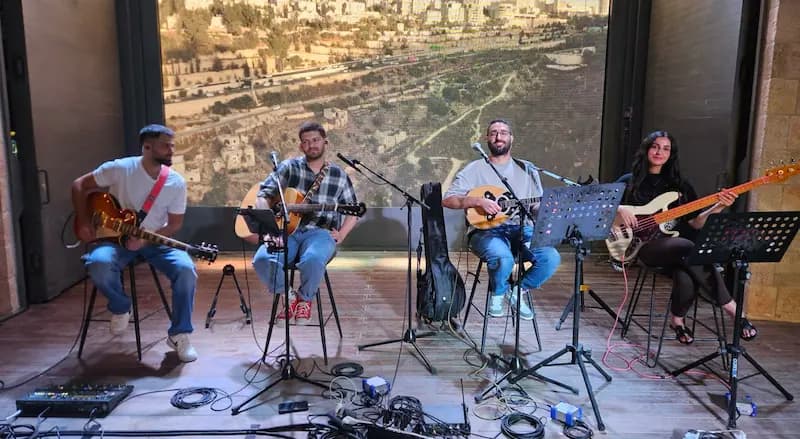 עאיישה — כיכר המוזיקה