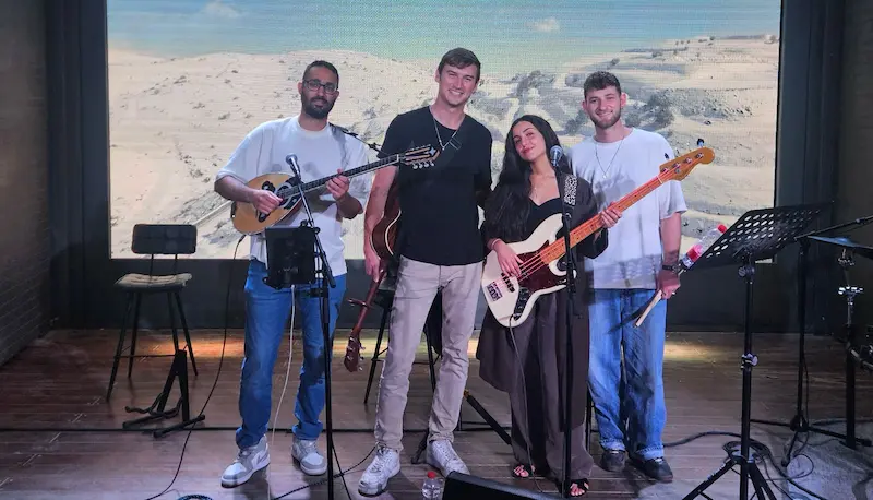 אאורה — כיכר המוזיקה
