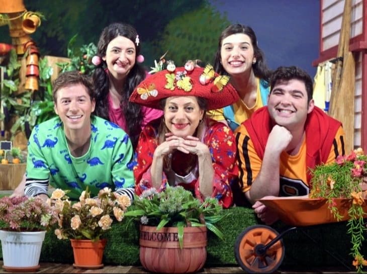 מסיבה בגינה / על ראש הברוש