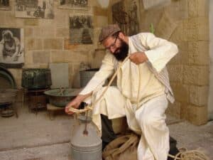 שלישי תיאטרלי – יום בחייו של חכם סימן טוב מזרחי