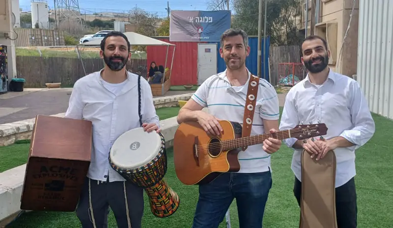 שוקי מילצקי והאחים ארז — כיכר המוזיקה