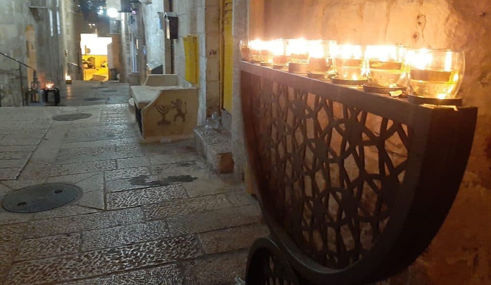 סיור חנוכיות בעיר העתיקה ובכותל — Israel-2GO