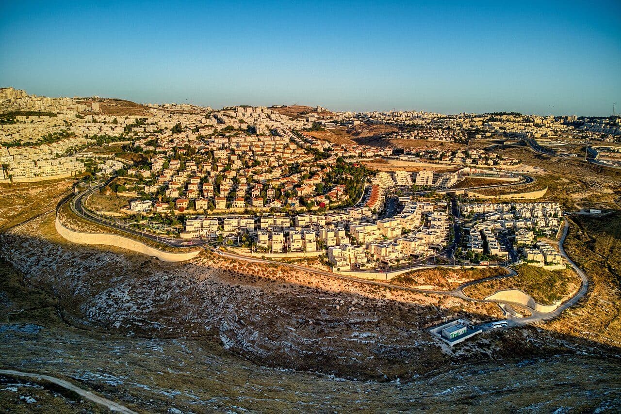 פסגת זאב – סיור בין מלכים, פרשיות וחיים קדומים
