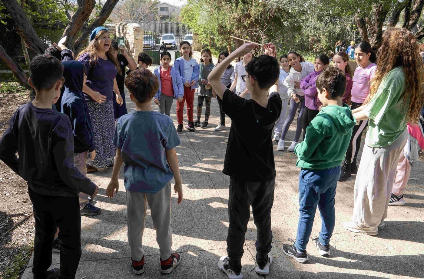 השתלמות 'מובילים לשכונה' – סיור בגילה וגוננים