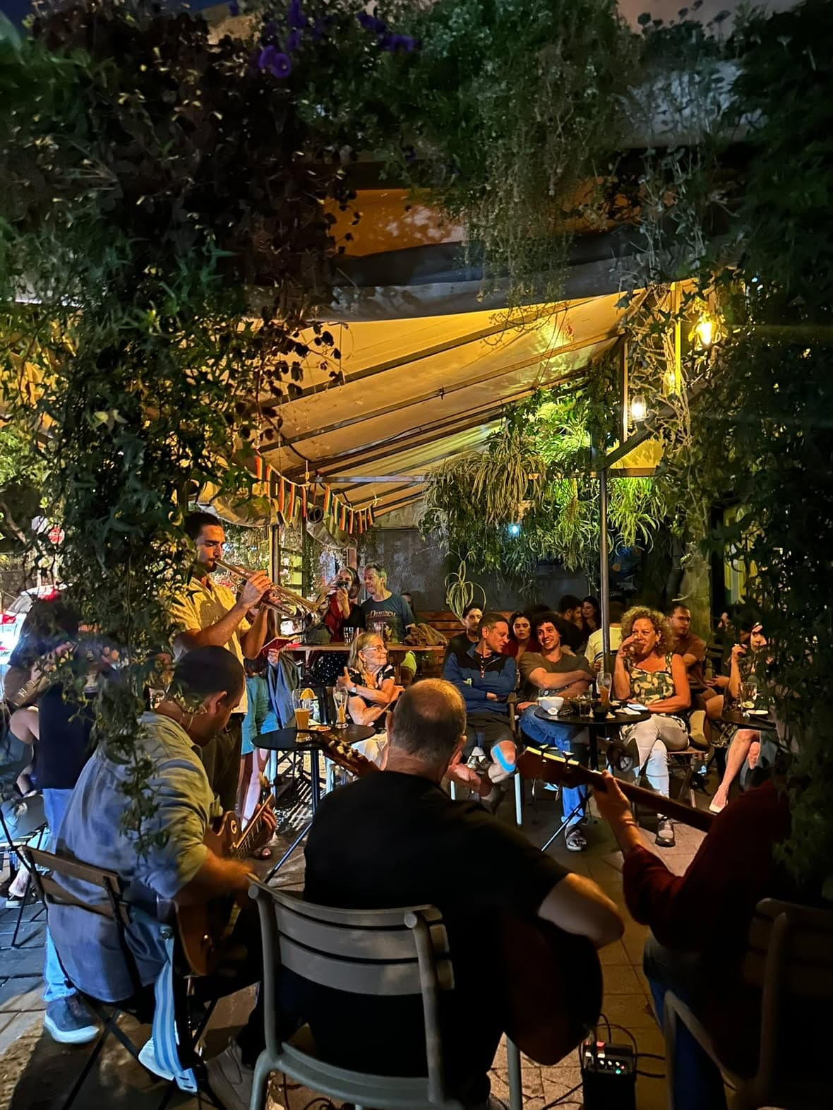 תזמורת להקת הסטודנטים ירושלים בהופעה בגנן השיכור