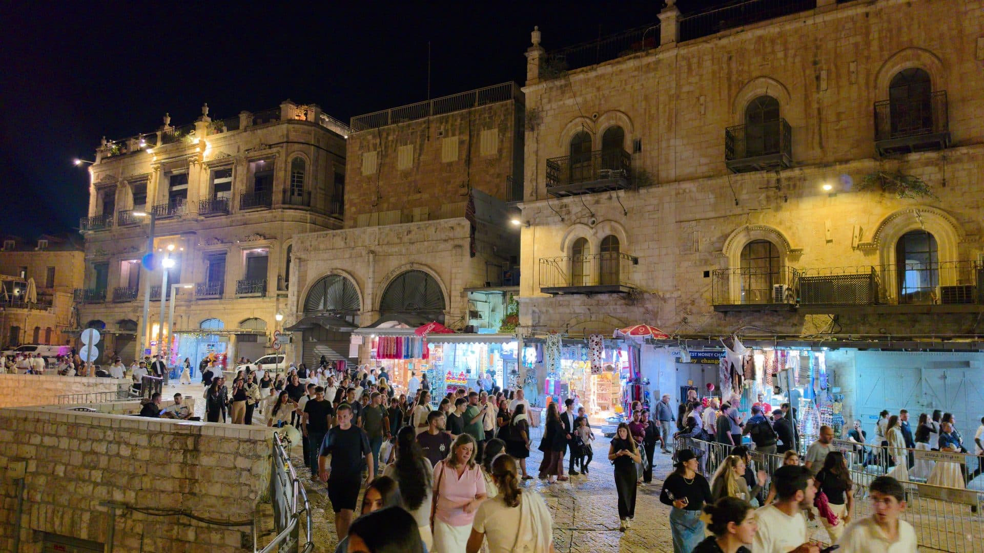 סליחות בעתיקה — סיור לילי ממגדל דוד לכותל