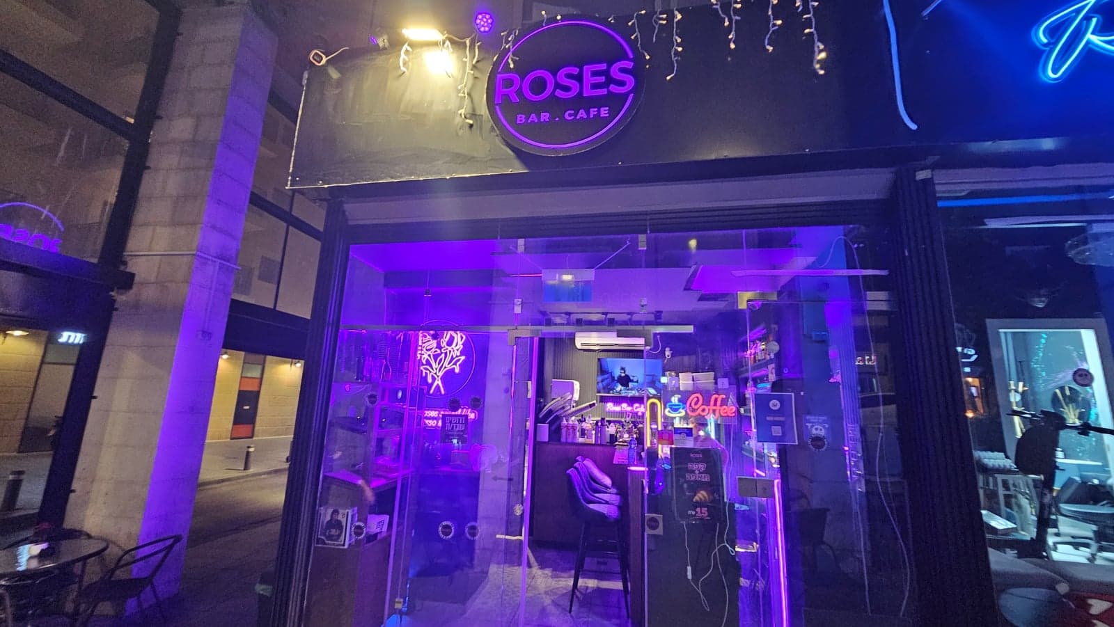 Roses Bar & Cafe